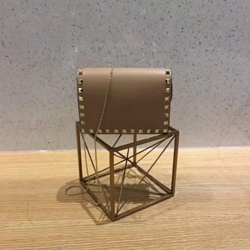 Кожена чанта Valentino Garavani Rockstud 01327 цвят кайсия