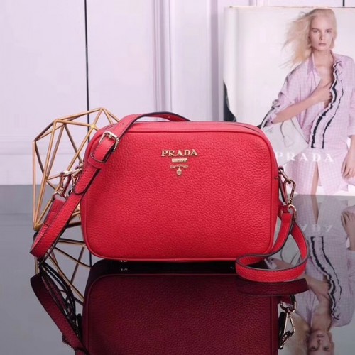 Чанта за рамо от телешка кожа Prada 1BH082 червена