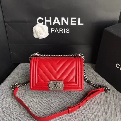Чанта през рамо Chanel Le Boy Flap Original Caviar Leather P67085 с катарама от черешово сребро