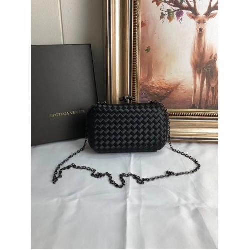 BOTTEGA VENETA Сатенена чанта с възел и змийска кожа 62548 черна