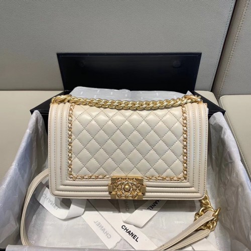 Чанта с капак CHANEL A67086 бяла