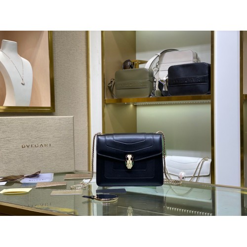 BVLGARI мини чанта за рамо Serpenti Forever от телешка кожа 35107 черна