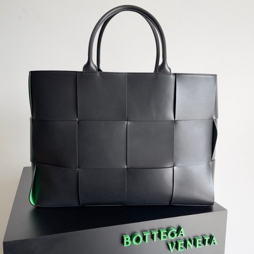 Bottega Veneta ARCO TOTE Голяма чанта от зърнеста кожа 652868 черна