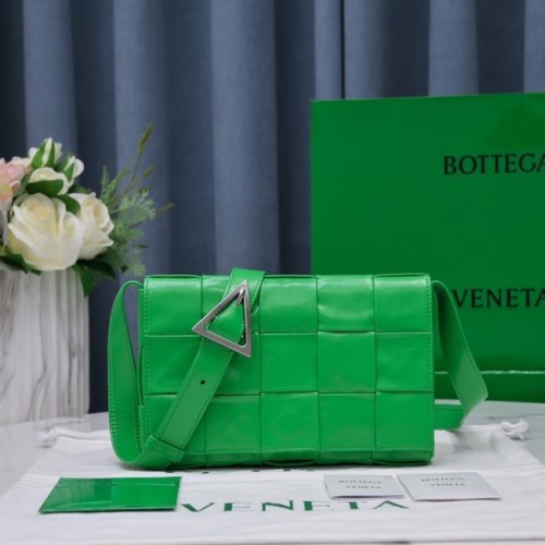 Bottega Veneta КАСЕТА 018101 зелена