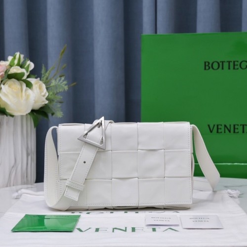 Bottega Veneta КАСЕТА 018101 бяла