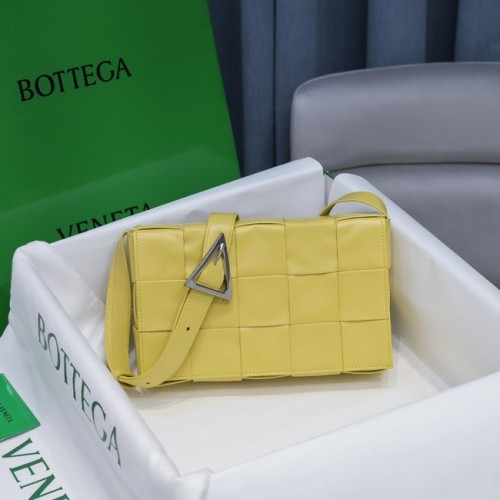 Bottega Veneta CASSETTES 018101 жълти
