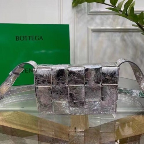 Bottega Veneta CASSETTE Original Leather 666870 Сребърен
