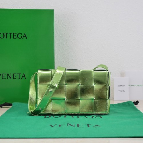 Bottega Veneta Intreccio кожена чанта през тялото 578004 Parakeet
