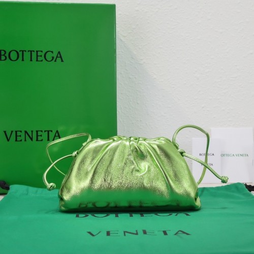 Bottega Veneta Mini intrecciato кожен клъч с каишка 585852 зелен