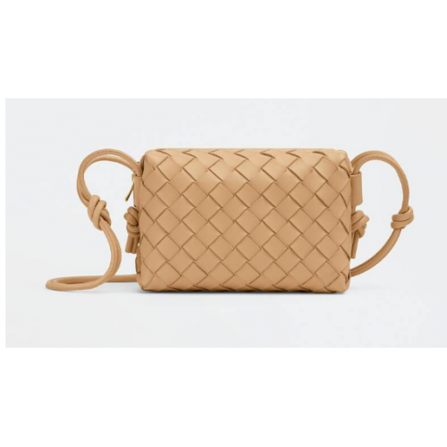 Кожена чанта през тялото Bottega Veneta Mini intrecciato 680254 Almond