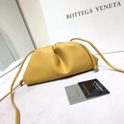 Чанта през рамо от мека агнешка кожа Bottega Veneta Nappa 98057 жълта