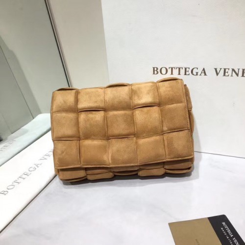 Bottega Veneta ПОДПЛАТЕНА ЧАНТА КАСЕТА, велур 591970, кафява