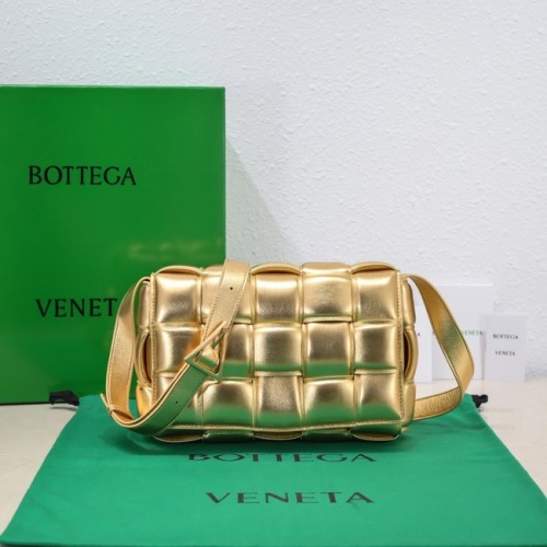 Bottega Veneta Padded Cassette 591970 Златна