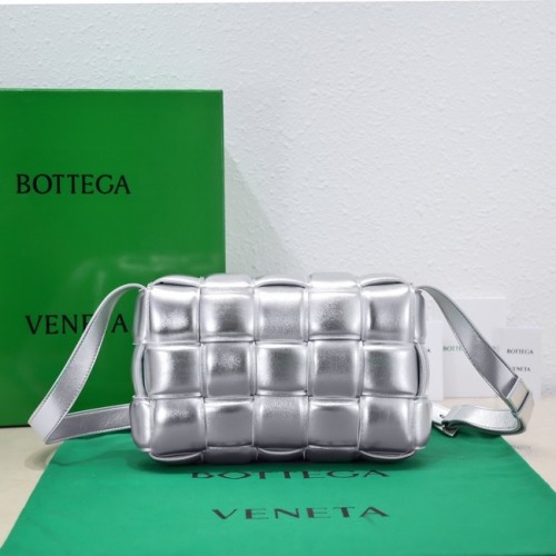 Bottega Veneta Padded Cassette 591970 сребриста
