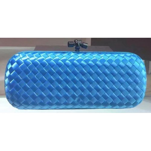 Кожена чанта Bottega Veneta STRETCH Knot от овча кожа BV8651 в светло синьо