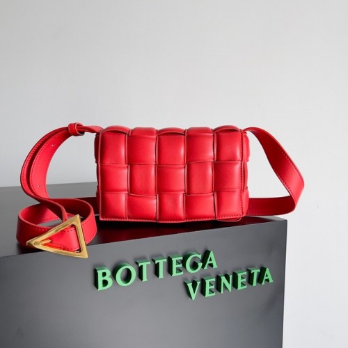 Bottega Veneta Малка подплатена касета 717506 червена