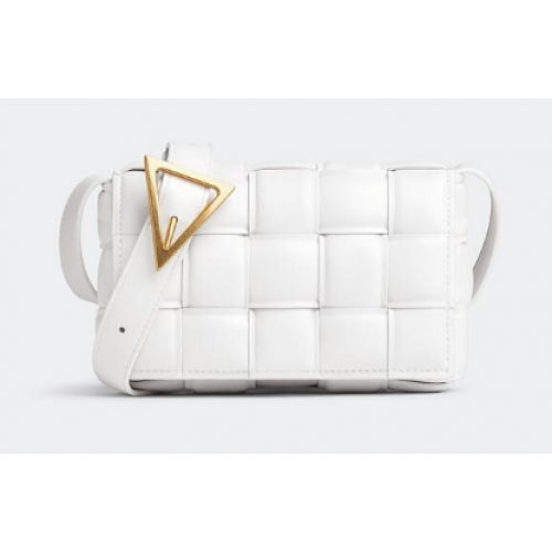 Bottega Veneta Малка подплатена касета 717506 бяла