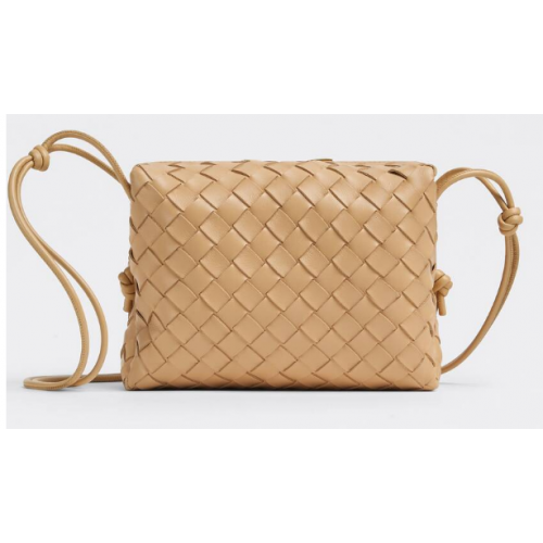 Bottega Veneta Малка кожена чанта през тялото intrecciato 680255 Almond