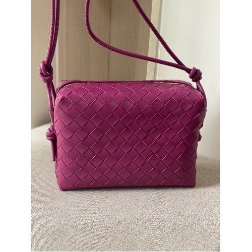 Bottega Veneta Малка кожена чанта през тялото intrecciato 680255 CINNABAR