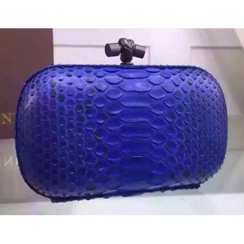 Кожена чанта Bottega Veneta със змийски възел BV8653 в син цвят