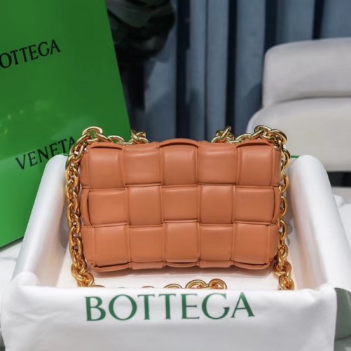 Bottega Veneta THE CHAIN CASSETTE Expedited Delivery 631421 кафяв