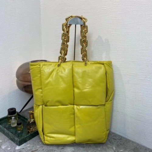 Bottega Veneta Чанта THE CHAIN TOTE 631257 ЦАРЕВИЦА