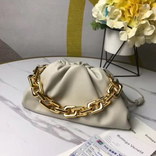 Bottega Veneta THE MINI CHAIN POUCH 620229 светло сиво