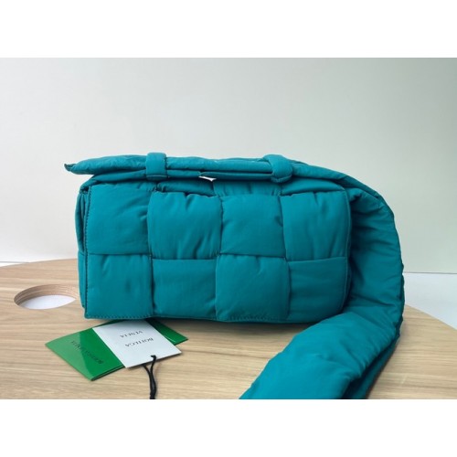 Чанта за рамо Bottega Veneta от найлон 591977 синя