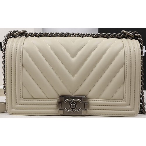 Чанта Boy Chanel Flap от телешка кожа Chevron Quilting A67025 Off White