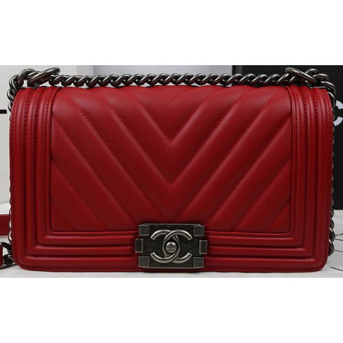 Чанта Boy Chanel Flap от телешка кожа Chevron Quilting A67025 червена