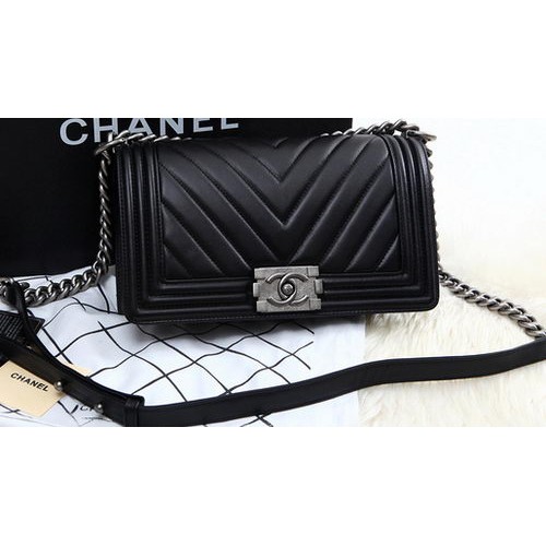Чанта Boy Chanel Flap от телешка кожа Chevron Quilting A67086 Черна