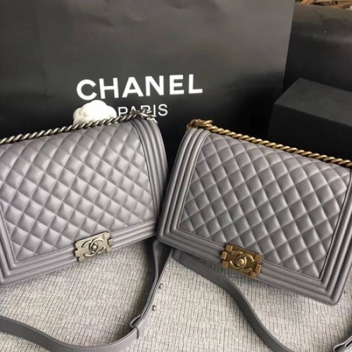 Чанти Boy Chanel с капак, оригинални, от овча кожа, A67088, сиви