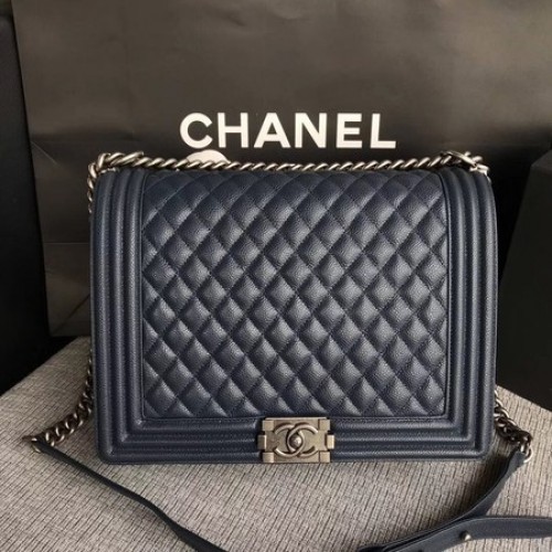 Чанта за рамо Boy Chanel с капак, синя, оригинална, с шарка Cannage A67087, сребриста
