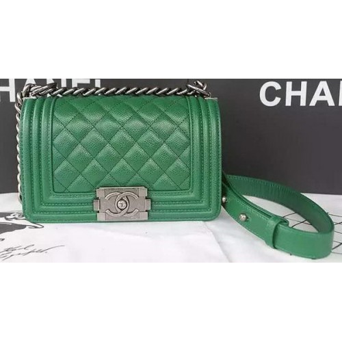 Чанта за рамо Boy Chanel с капак Caviar Leather A67085 зелена