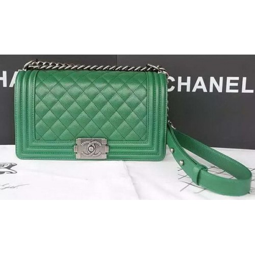 Чанта за рамо Boy Chanel с капак Caviar Leather A67086 зелена
