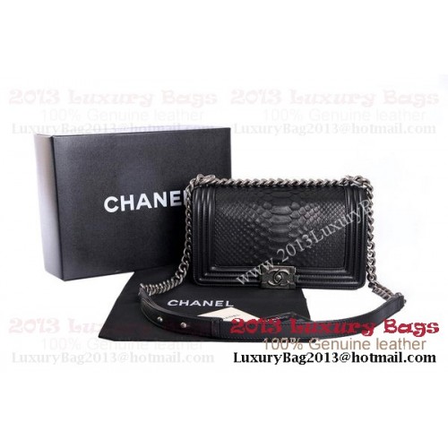 Чанта за през рамо Boy Chanel с капак от естествена питонова кожа A37003 черна