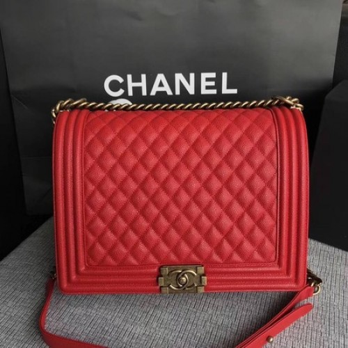 Чанта за рамо Boy Chanel с капак, червена, оригинална, с шарка Cannage A67087, златна