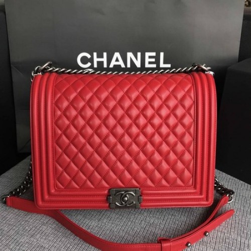 Чанта за рамо Boy Chanel с капак, червена, оригинална, овча кожа A67087, сребриста