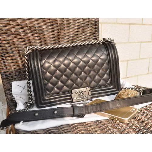 Чанта Boy Chanel Original от агнешка кожа с капак през рамо A67086 черна