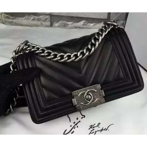 Мини чанта Chanel от оригинална овча кожа Chevron, черна A5707