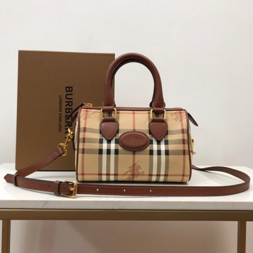Кожена чанта за рамо BurBerry 82012 кафява