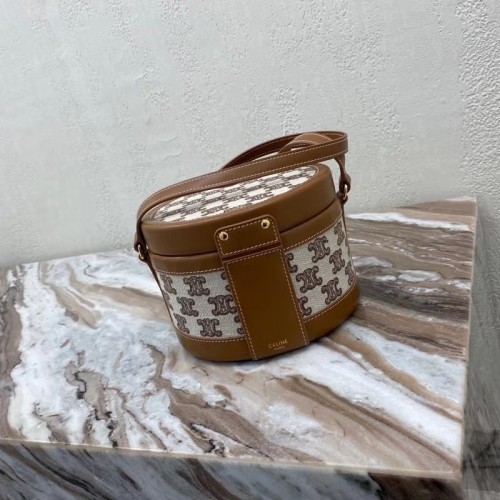 СРЕДНА ЧАНТА CELINE TAMBOUR ОТ ТЕКСТИЛ С ТРИУМФАЛНА БРОДЕРИЯ 195192 кафяво и червено