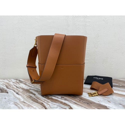 Чанта Celine Sangle Seau от гладка кожа C3371-2 кафява
