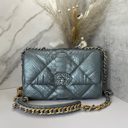 Чанта CHANEL 19 Flap Bag Оригинална чанта с капак от змийска кожа AS1160 сребриста