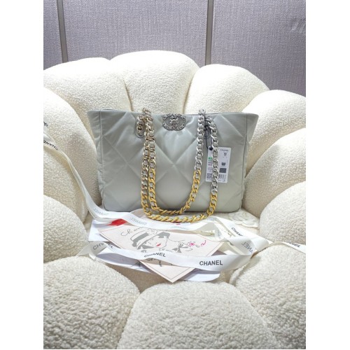 Чанта за пазаруване Chanel 19 3660 светло сива