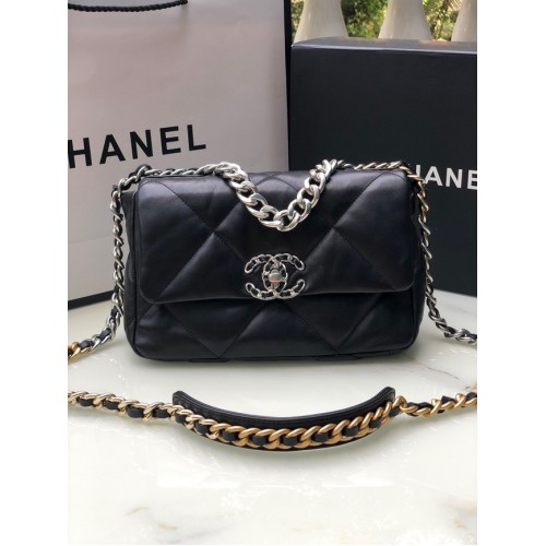 Чанта от агнешка кожа CHANEL 19 Flap AS1160 черна