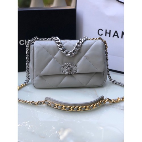 Чанта от агнешка кожа CHANEL 19 Flap AS1160S сива
