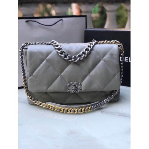 Чанта от агнешка кожа CHANEL 19 Flap AS1162 сива