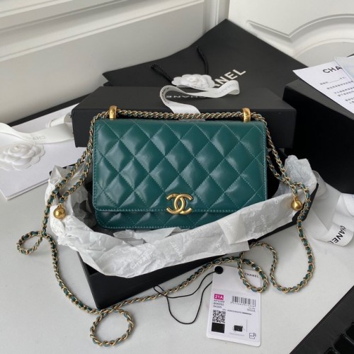 Чанта за рамо от агнешка кожа CHANEL AP2289 зелена