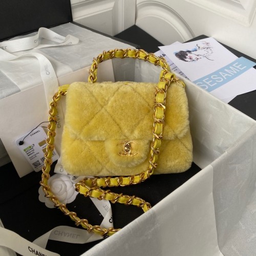МАЛКА ЧАНТА С КЛАПАН CHANEL, Златист метал AS3498, жълта